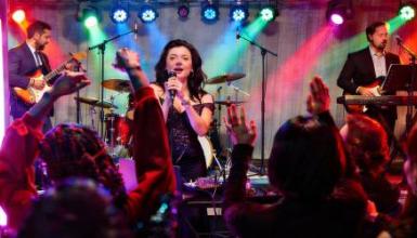 Musik für Firmenfeier: Live Band, DJ oder mal was ganz anderes?