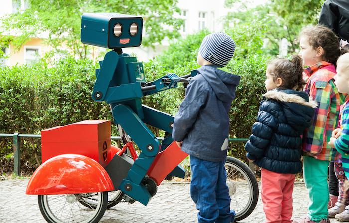 Highlight für Kinder: Hugo der sprechende Roboter