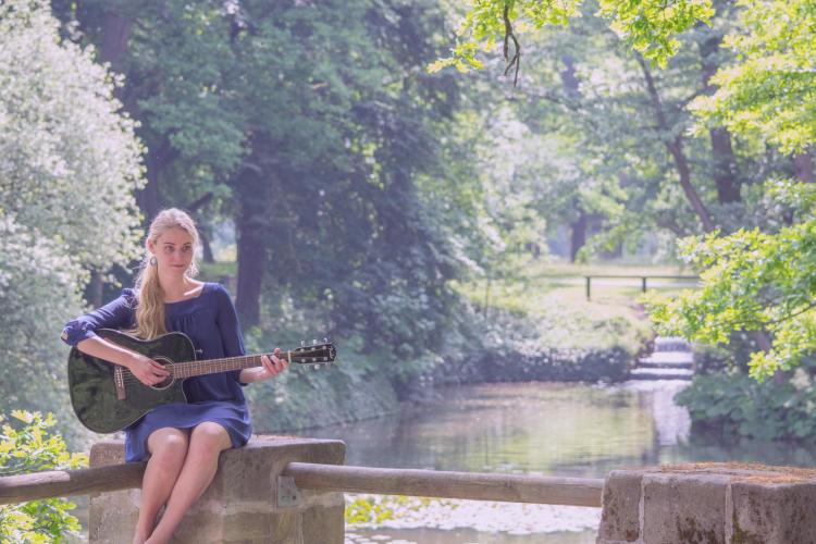 Gesang und Gitarre