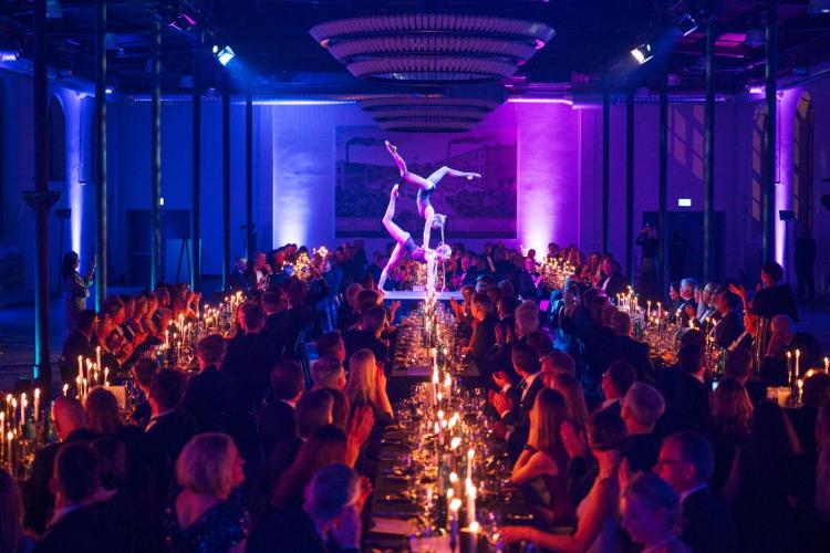 Akrobatik für Gala buchen