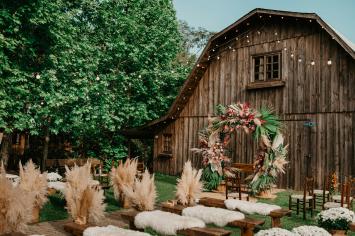 Boho Hochzeit Scheune