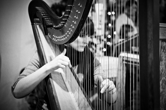 Harfenspielerin