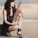 Saxophonistin keeshea für Events aller Art buchen