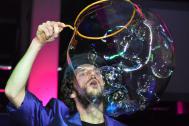 Den Seifenblasenkünstler Dr. Bubbles für Events aller Art buchen