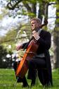 Die Cellomusik von Rolf Herbrechtsmeyer eignet sich für Anlässe aller Art