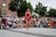 Straßenteather Show Springseil Mira Waterkotte Springseil-Artistik