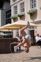 Salto mit Springseil beim Stadtfest Mira Waterkotte Springseil-Artistik