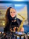 DJ &amp; Saxophonistin Miriam Dirr
