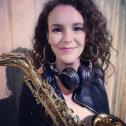 DJ &amp; Saxophonistin Miriam Dirr