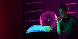Einzigartige Seifenblasenkunst am Lichttisch – poetisch, faszinierend und voller unerwarteter Bilder Prof. Bubbles