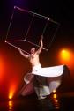 Zhenja Genial Geometrix – Cube Spinning mit Sufi Skirt, Kontaktjonglage Showact Deutschland Zhenja Genial