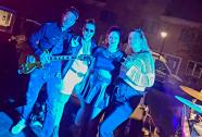 Buch uns als Quartett mit DJ Dine für Partymusik vor, zwischen und nach den Band-Sets JACKS & QUEENS