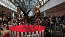 Handstand Duo Akrobatik Duo No Gravity