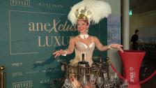 Gold, Champagner & Glamour: Der perfekte Start in Ihre Casino- oder Bond-Nacht. Leony la Roc - Sektempfänge