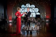Stil, Charme & erstklassiger Service: Unser Male-Model begeistert Ihre Gäste. Leony la Roc - Sektempfänge
