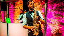 DJ + LIVEMUSIKER | Saxophon, Gesang uvm.