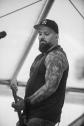 Bassist von 69 Shotz live auf der Kirmes in Raeren 69 Shotz