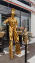 Mirror Man und Living Disco Ball in Gold für Porsche Mirror Performances & more