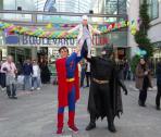 SuperHeros in diversen Kostümen - mit Action & Stunts Jim & John – Acrobatic Show Actors