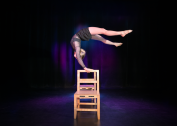 Dynamic handstands Johanna Orlitzky