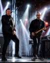 HIT HUNTERS Partyband - Frontsänger Nick und Gitarrist HIT HUNTERS - Partyband