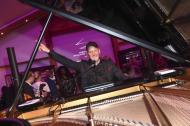 Charlie Glass - Pianist &amp; Sänger für Dinner- Bar- und Unterhaltungs- Musik, sowie Konzert