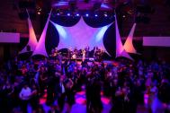 ELEEZA – Partyband live auf der Bühne ELEEZA – Live-Musik & DJ für Events