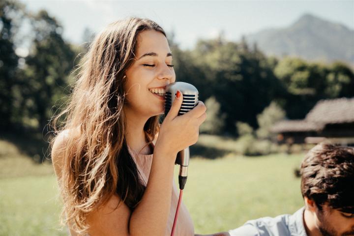 Ajoyib Sara Jey uning issiq yigitini sikadi