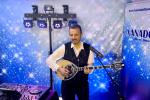 Konstantin Griechischer DJ mit Bouzouki