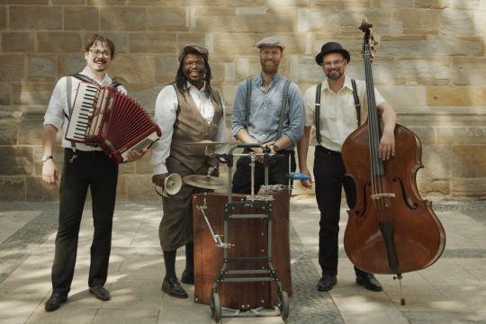 Las Polkas - WalkingAct