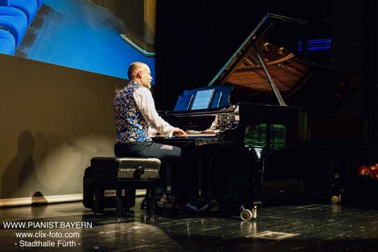 Event-Pianist & Organist Philipp Watzek Event-Pianist & Organist Philipp Watzek