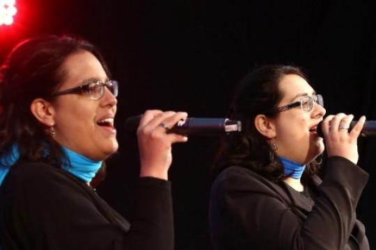 Singing Sisters