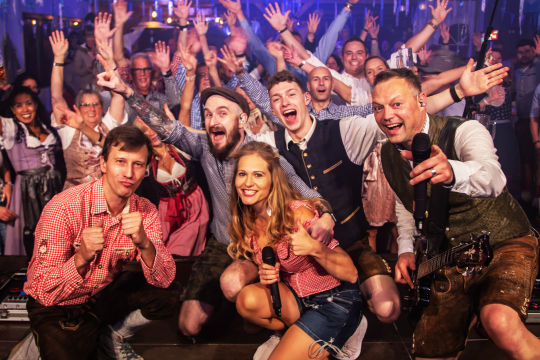 LUXUS LOFT - Die Party WG LUXUS LOFT - Die Party WG