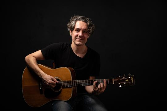 Stephan Bienwald (Gitarre und Gesang)