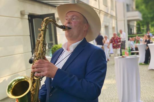 Rainer Sommer - Saxofonist, Sänger + DJ Rainer Sommer - Saxofonist, Sänger + DJ