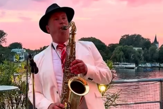 Rainer Sommer - Saxofonist, Sänger + DJ Rainer Sommer - Saxofonist, Sänger + DJ