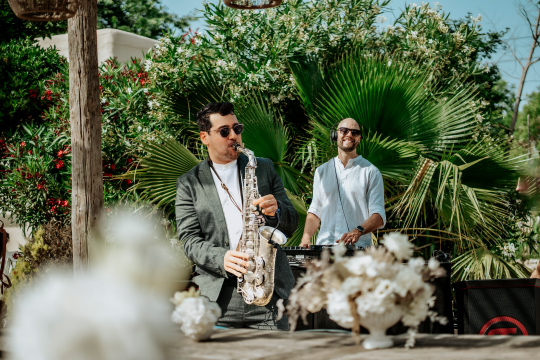 SAXOLICIOUS SAXOLICIOUS