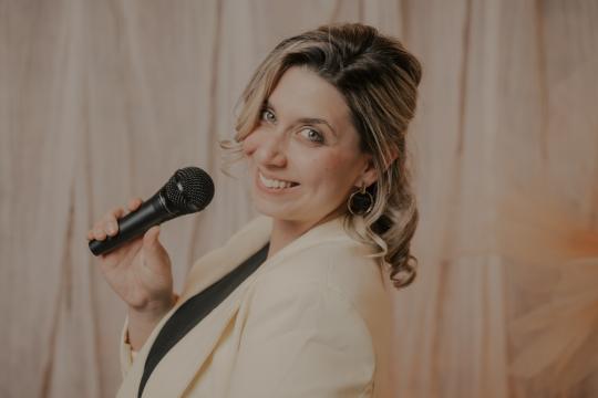 Alina Lüger|Hochzeitssängerin