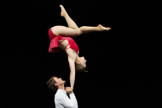 Duo Lines - Partnerakrobatik Duo Lines - Partnerakrobatik