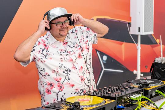 Marco Maribello (Vinyl DJ), optional Sax