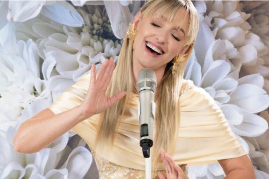 Dena Davies - Sängerin - Entertainerin - DJane