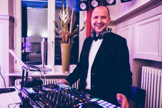 Thomas Milonas (Pianist und Party DJ)