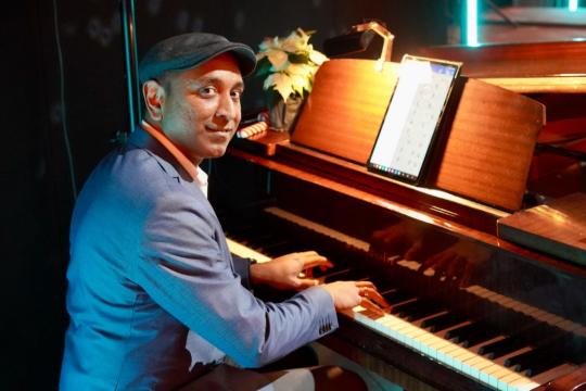 Shanaka Perera - Pianist & DJ Shanaka Perera - Pianist & DJ