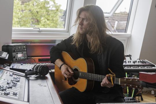 DANNY (Sänger, Gitarrist)