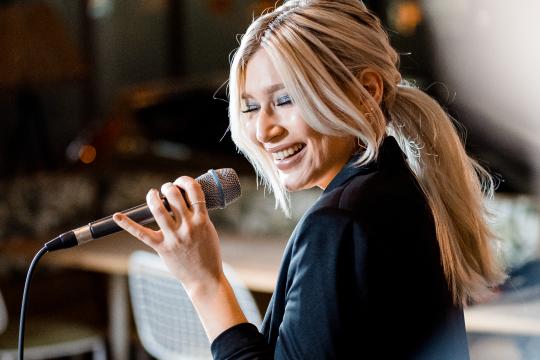 TANJA LOSCH. LIVE VOCALS