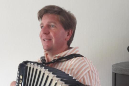 Tom W. - Gitarre, Akkordeon, Piano - Kölsch