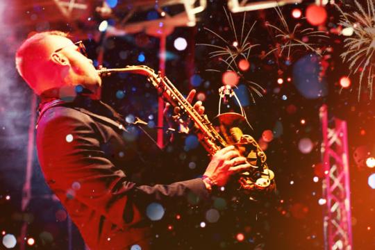 Show Saxophonist| 2-Infinity