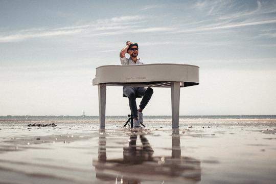 Pianist Josef Barnickel