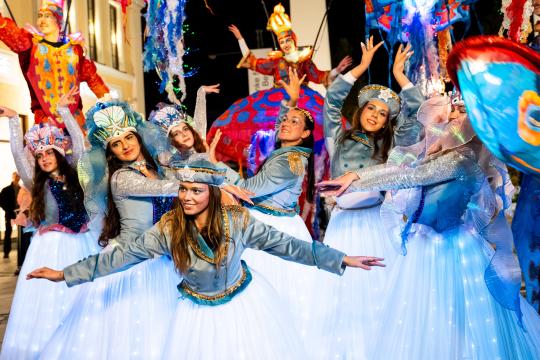 Les Lionnes - Feuerwelten/Laser und Eisshows