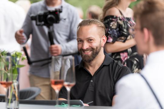 beidhändiger Schnellzeichner Clemens Steinhauer